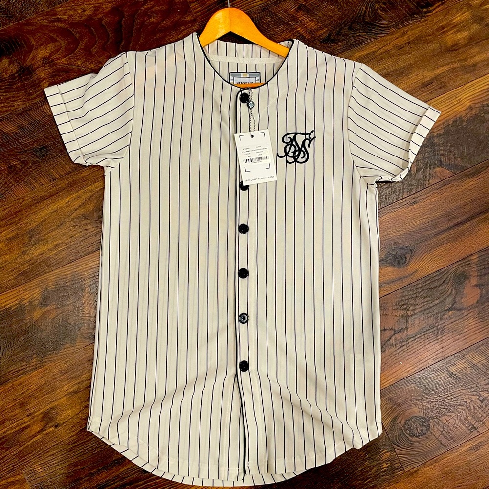 The color is a little off white. Size Large